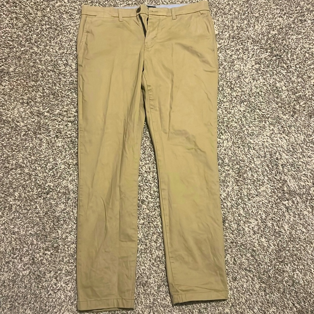 Tommy Hilfiger Tan Pants. Great Condition, worn 3 times. Waist 32 men's.